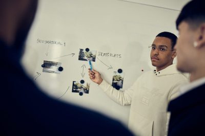 Lärare föreläser om kriminologi